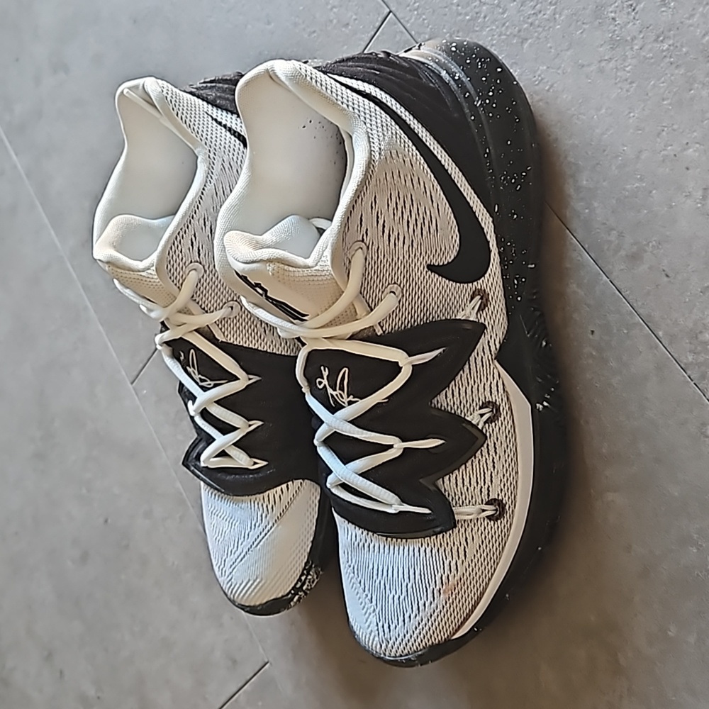 Nike Kyrie 5 Cookies & Creme - 8M